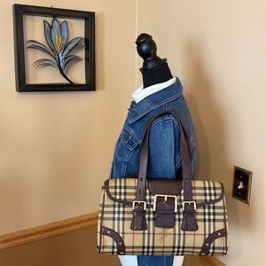 💯 % authentic Burberry shoulder bag